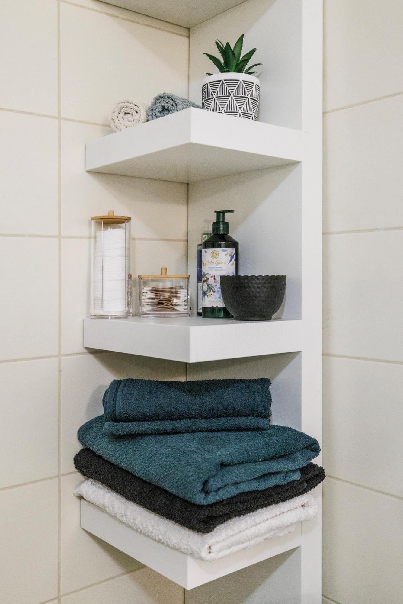 Spacious Flat & Parking Possibility, 3 Stops To Wenceslav Square Praha Bagian luar foto