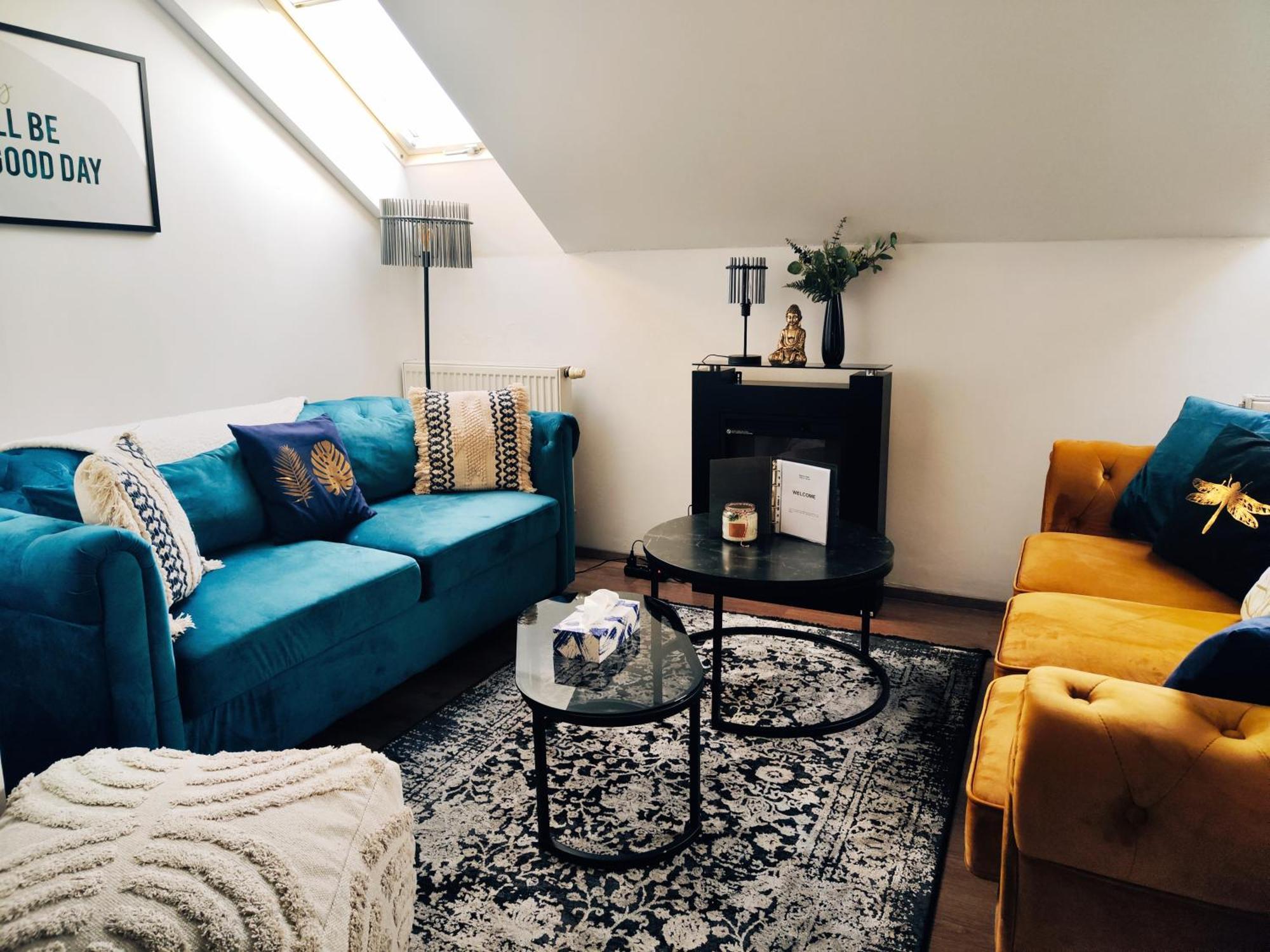 Spacious Flat & Parking Possibility, 3 Stops To Wenceslav Square Praha Bagian luar foto