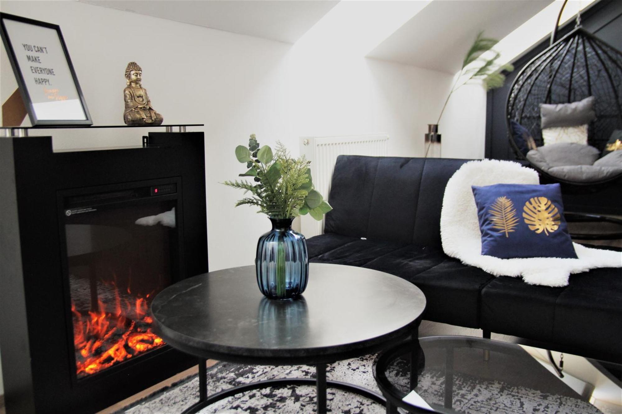 Spacious Flat & Parking Possibility, 3 Stops To Wenceslav Square Praha Bagian luar foto