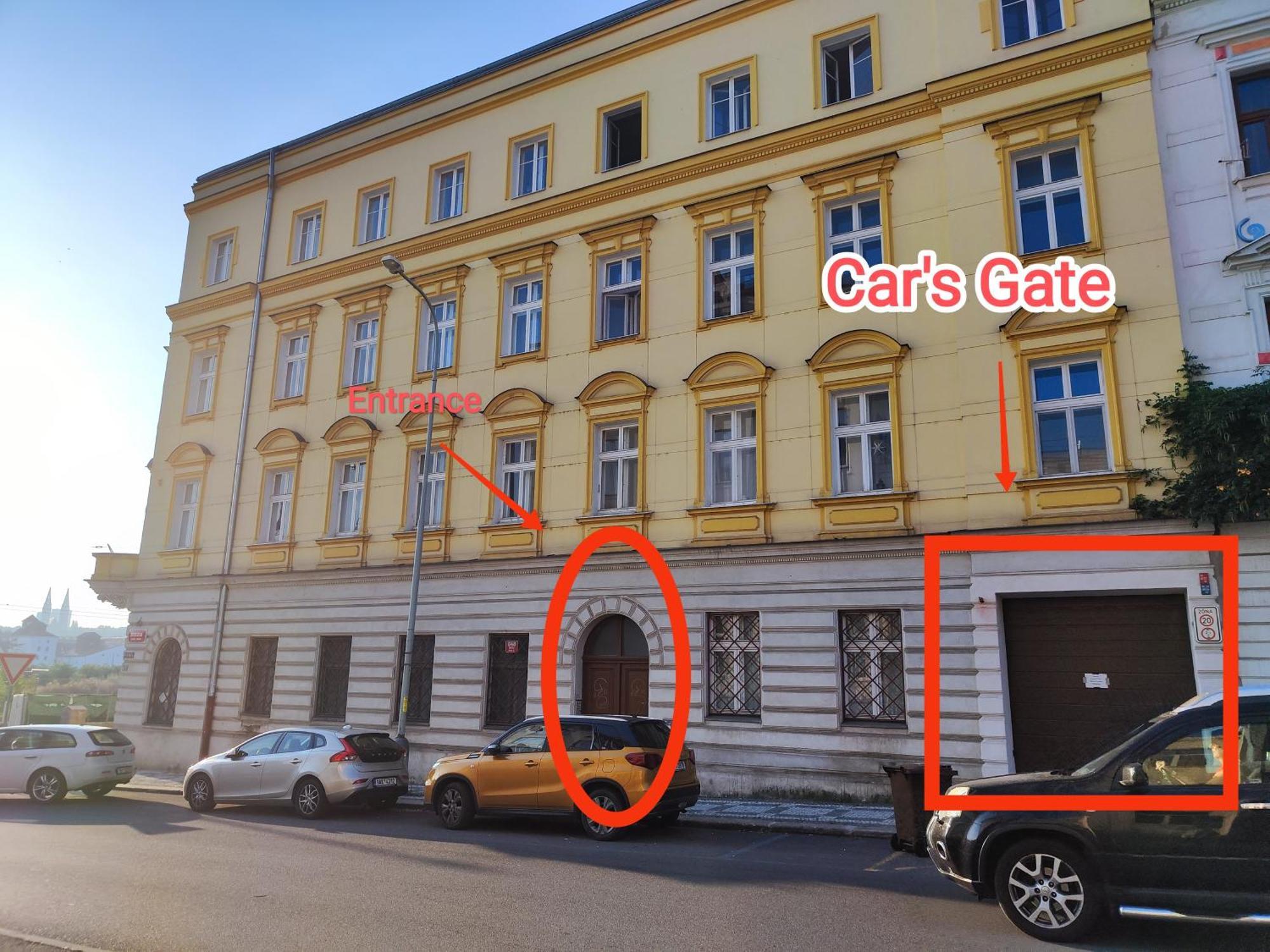 Spacious Flat & Parking Possibility, 3 Stops To Wenceslav Square Praha Bagian luar foto